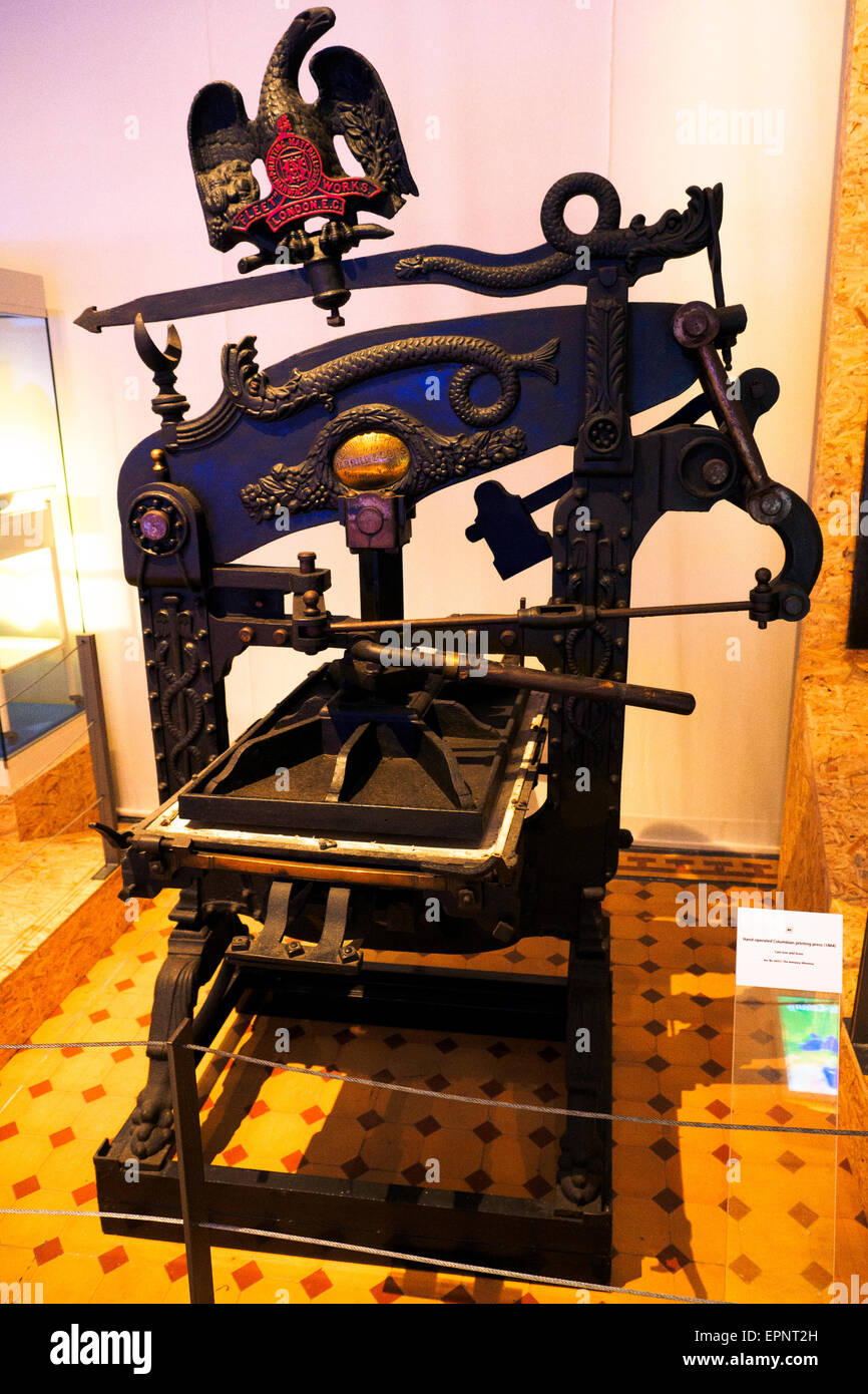 Handbetrieben Columbian Druckmaschine (1864) aus Gusseisen und Messing National Museum of Archaeology - Valletta, Malta Stockfoto