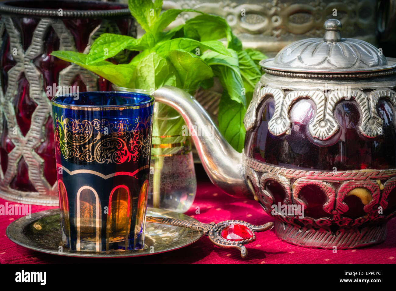 Pfefferminztee - traditionellen arabischen Erfrischungsgetränk Stockfoto