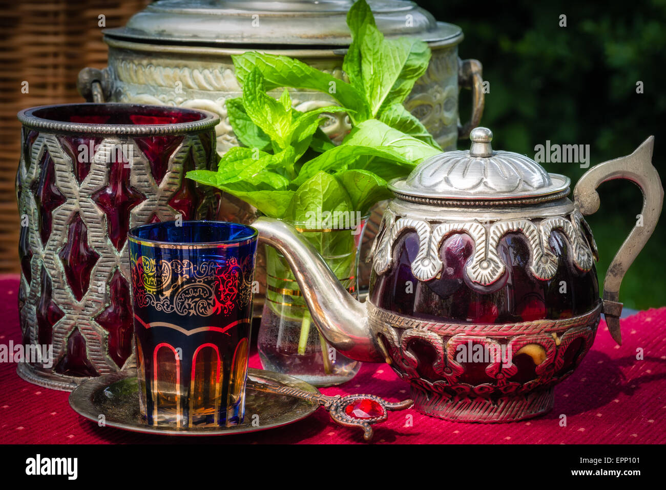 Pfefferminztee - traditionellen arabischen Erfrischungsgetränk Stockfoto