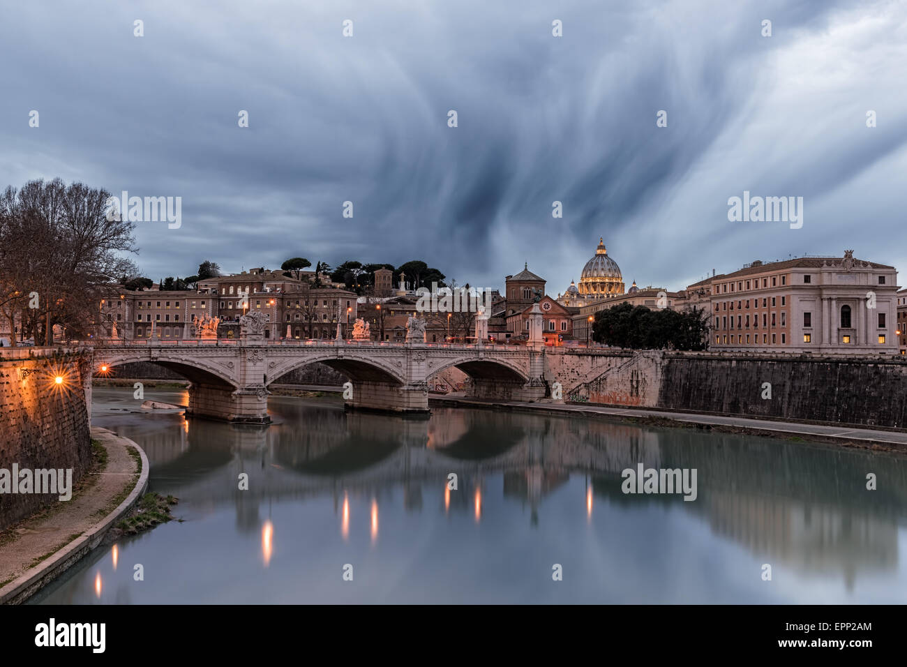 Eine seltsame Wolke über die Vatikanischen Museen in Rom Italien Stockfoto