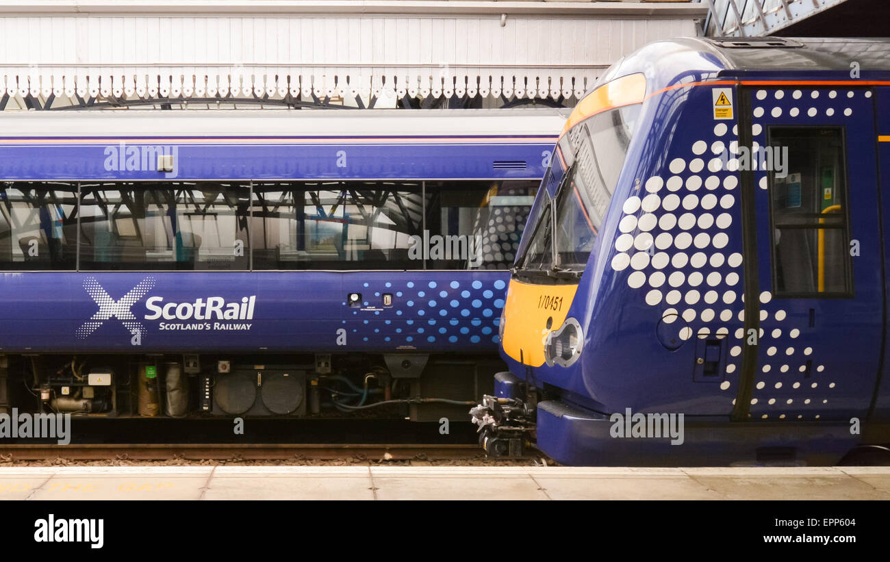 ScotRail Logos auf Kutschen, Stirling Bahnhof, Stirling, Scotland, UK Stockfoto