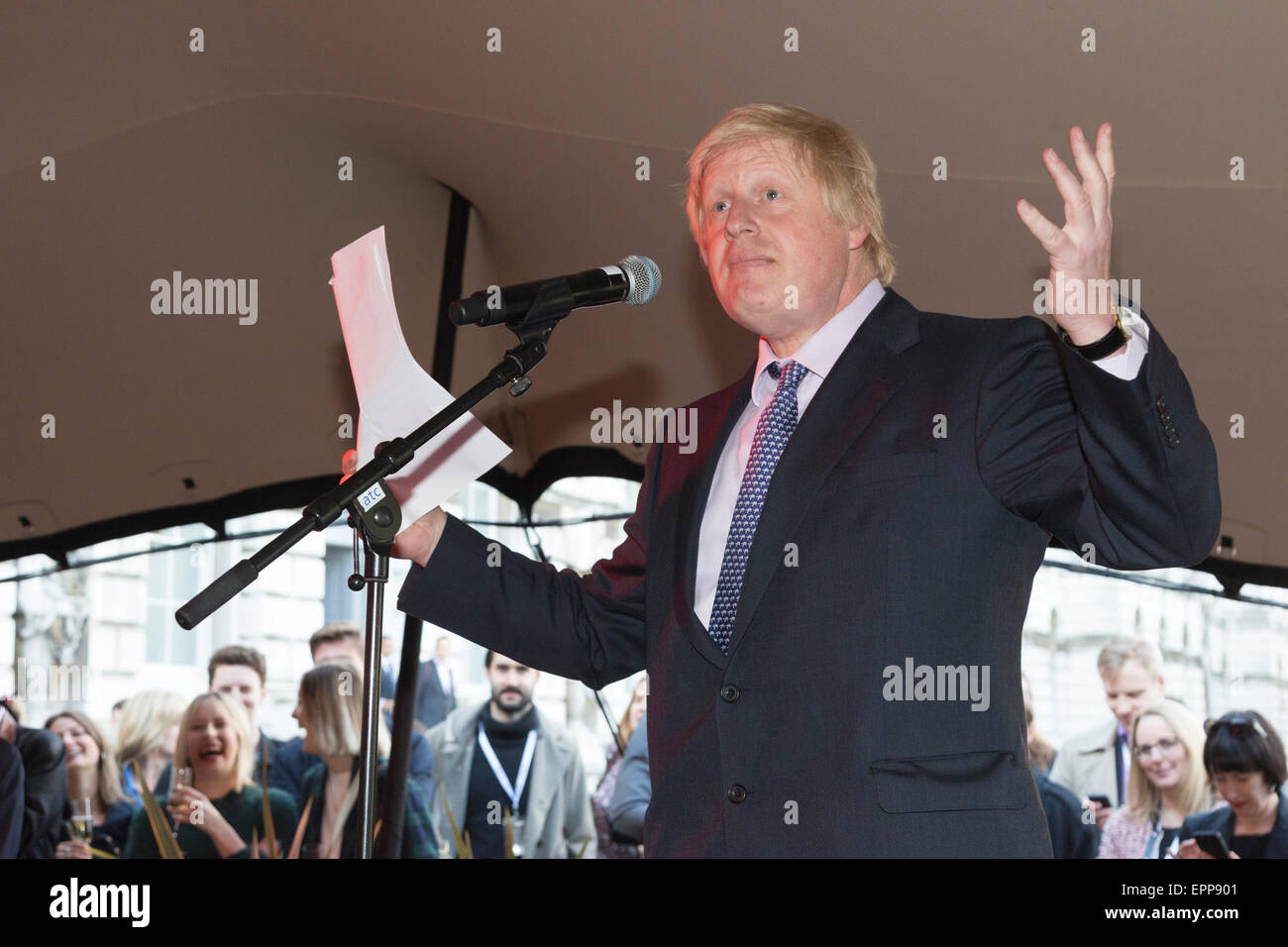 London, UK. 20. Mai 2015. Der Bürgermeister oder London Boris Johnson öffnet offiziell Foto Londoner Kunstmesse im Somerset House. Die Messe ist vom 21. bis 24. Mai 2015 für die Öffentlichkeit geöffnet. Als die größte und wichtigste neue Fotografie Messe jemals in London inszenierte gefeiert. Es vereint mehr als 70 Galerien und bietet Vorträge, Vorführungen und Darbietungen. Foto: Bettina Strenske Stockfoto