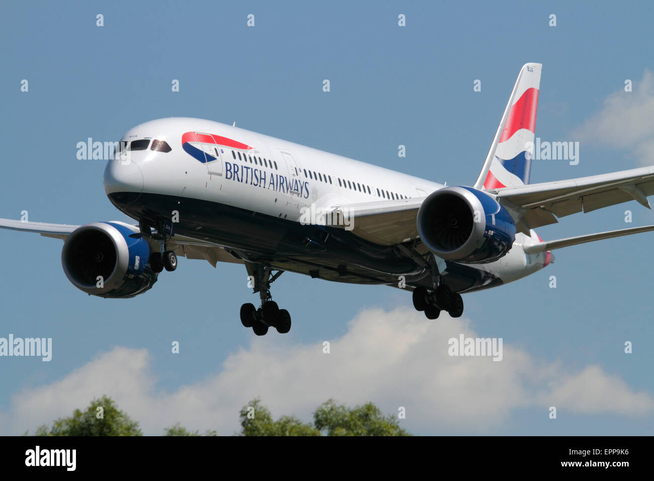 Lange Flugreisen. British Airways Boeing 787-8 Dreamliner PKW Flugzeug Ansatz von London Heathrow. Moderne Zivilluftfahrt. Stockfoto