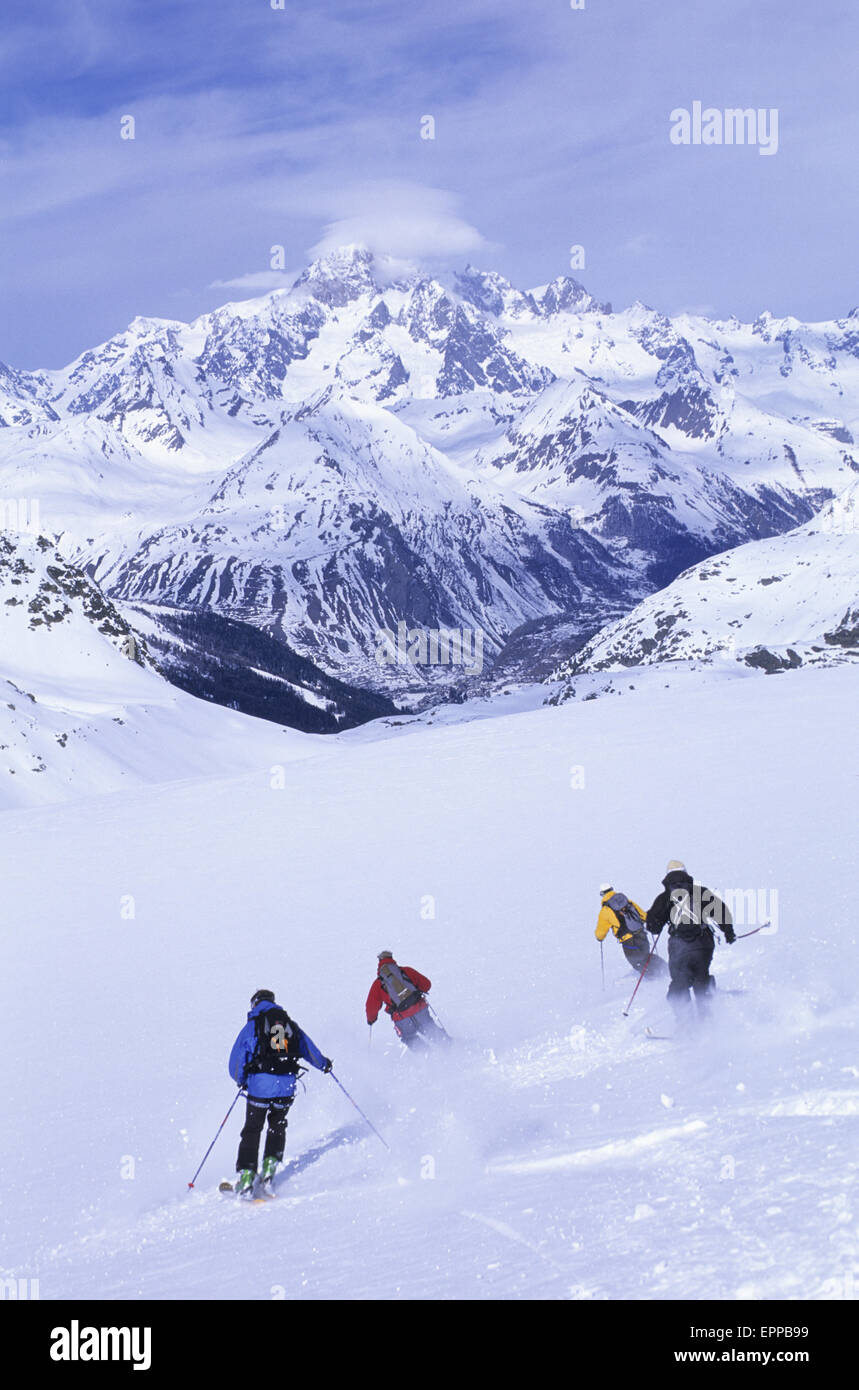Skifahrer, Skifahren am Gletscher Du Ruitor (Mt Blanc), La Rosiere, Frankreich. Stockfoto Skifahrer, Skifahren am Gletscher Du Ruitor (Mt Blanc), La Rosiere, Frankreich. Stockfoto