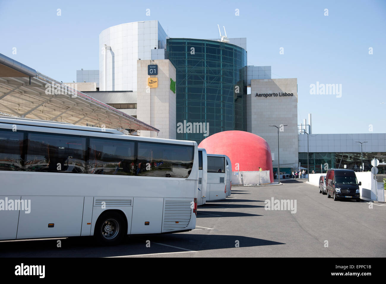 Bus am Flughafen Lissabon Portugal Stockfoto