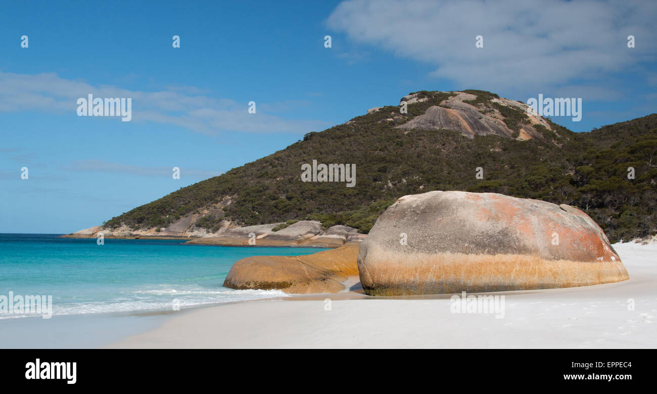 Felsen am Strand von zwei Völkern Bay, Westaustralien Stockfoto
