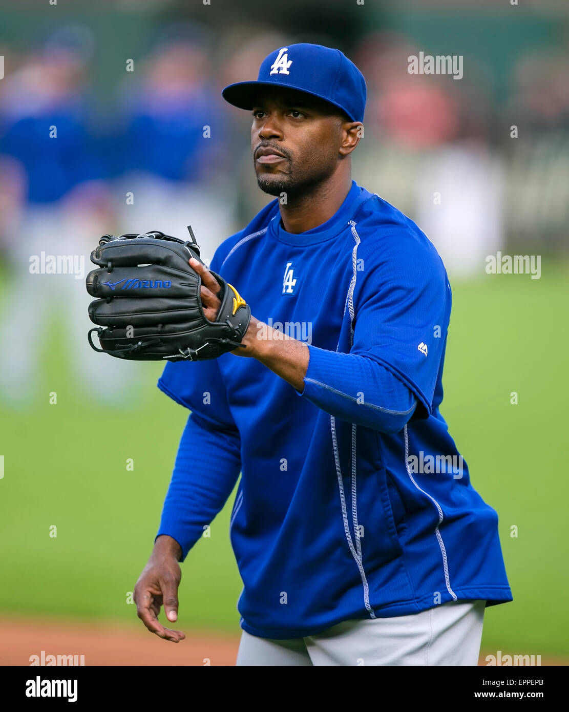 San Francisco CA. 20. Mai 2015. Los Angeles Dodgers Shortstop Jimmy Rollins (11) erwärmt sich vor dem MLB Baseball-Spiel zwischen den Los Angeles Dodgers und den San Francisco Giants im AT&T Park in San Francisco CA. Damon Tarver/Cal Sport Media/Alamy Live News Bildnachweis: Cal Sport Media/Alamy Live News Stockfoto