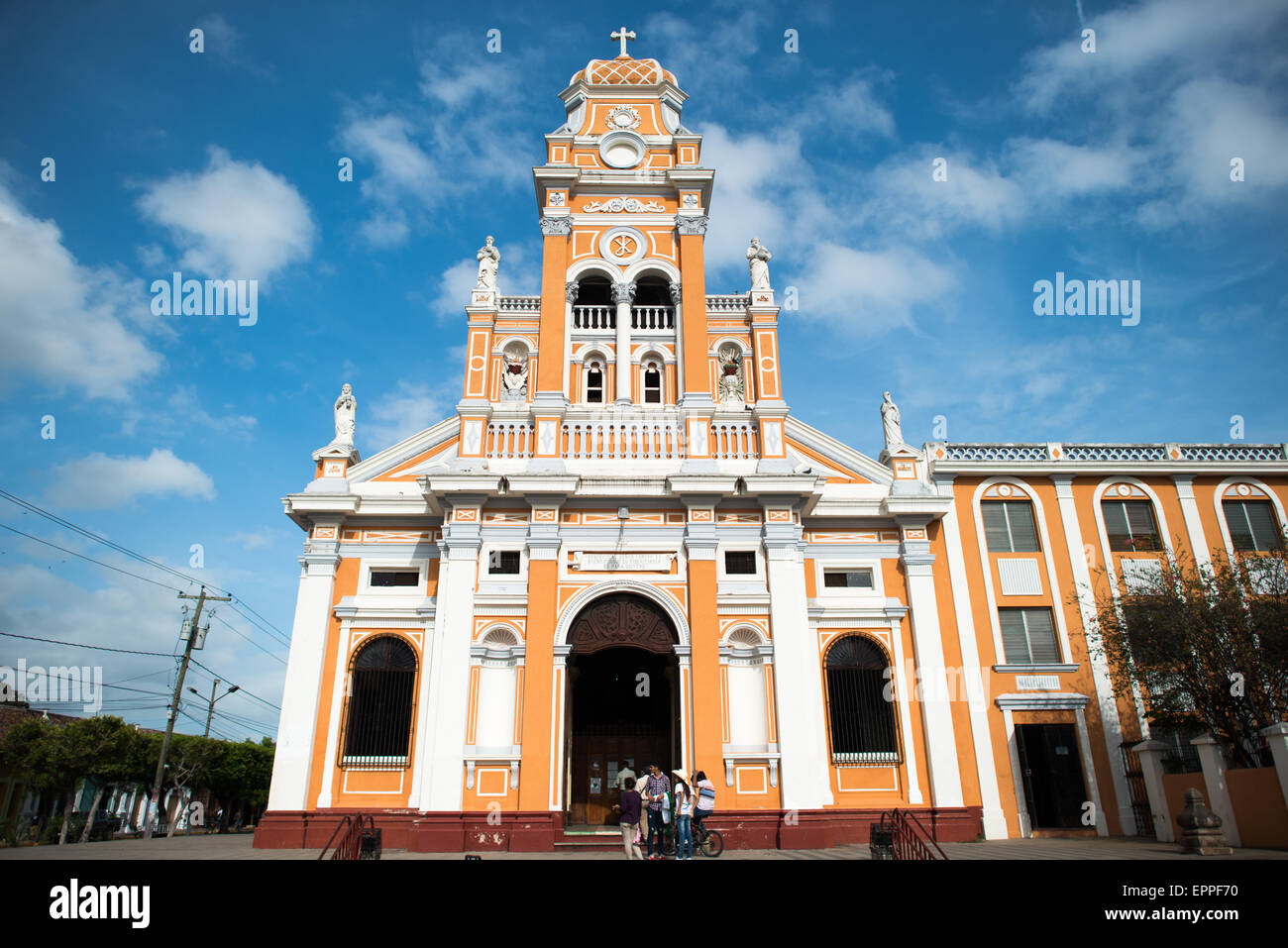 GRANADA, Nicaragua — die Iglesia de Xalteva im westlichen Teil Granadas wurde ursprünglich im 19. Jahrhundert erbaut, wurde aber seitdem mehrmals zerstört und wieder aufgebaut, zuletzt 1921. Stockfoto