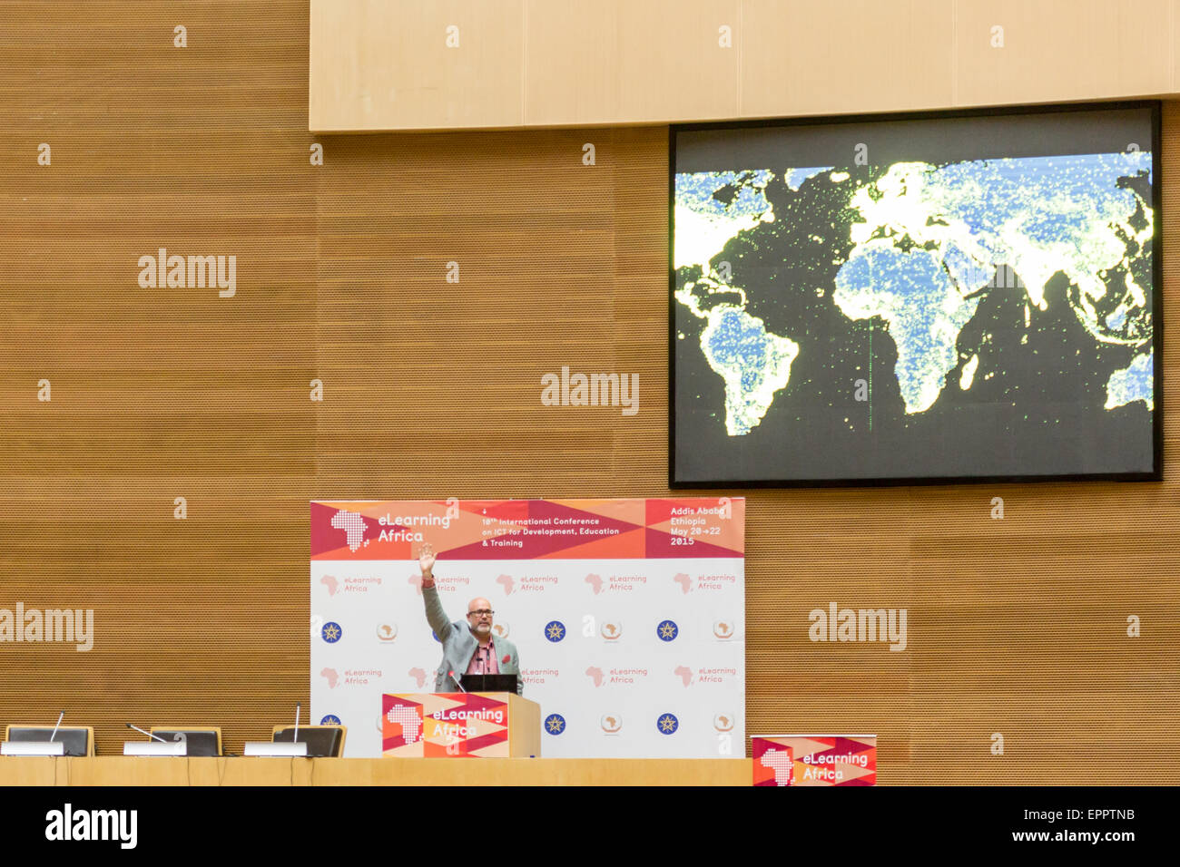 Addis Abeba, Äthiopien. 20. Mai 2015. Mark Surman, Executive Director bei Mozilla, liefert eine Keynote-Rede zur Eröffnung der 10. eLearning Africa Conference am 20. Mai 2015 in Addis Abeba, Äthiopien. Bildnachweis: Dereje Belachew/Alamy Live-Nachrichten Stockfoto