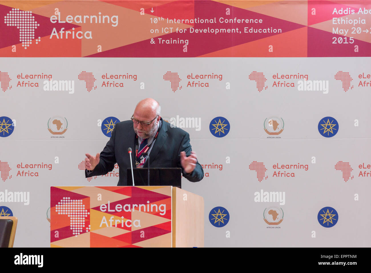 Addis Abeba, Äthiopien. 20. Mai 2015. Günter Nooke, persönlicher Beauftragter für Afrika an den deutschen Bundeskanzler, liefert eine Keynote-Rede zur Eröffnung der 10. eLearning Africa Conference am 20. Mai 2015 in Addis Abeba, Äthiopien. Bildnachweis: Dereje Belachew/Alamy Live-Nachrichten Stockfoto