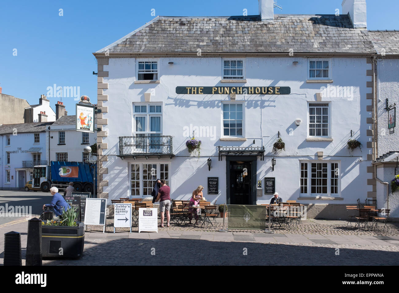 Das Punch House Hotel und Gaststätte in Agincourt Square, Monmouth Stockfoto