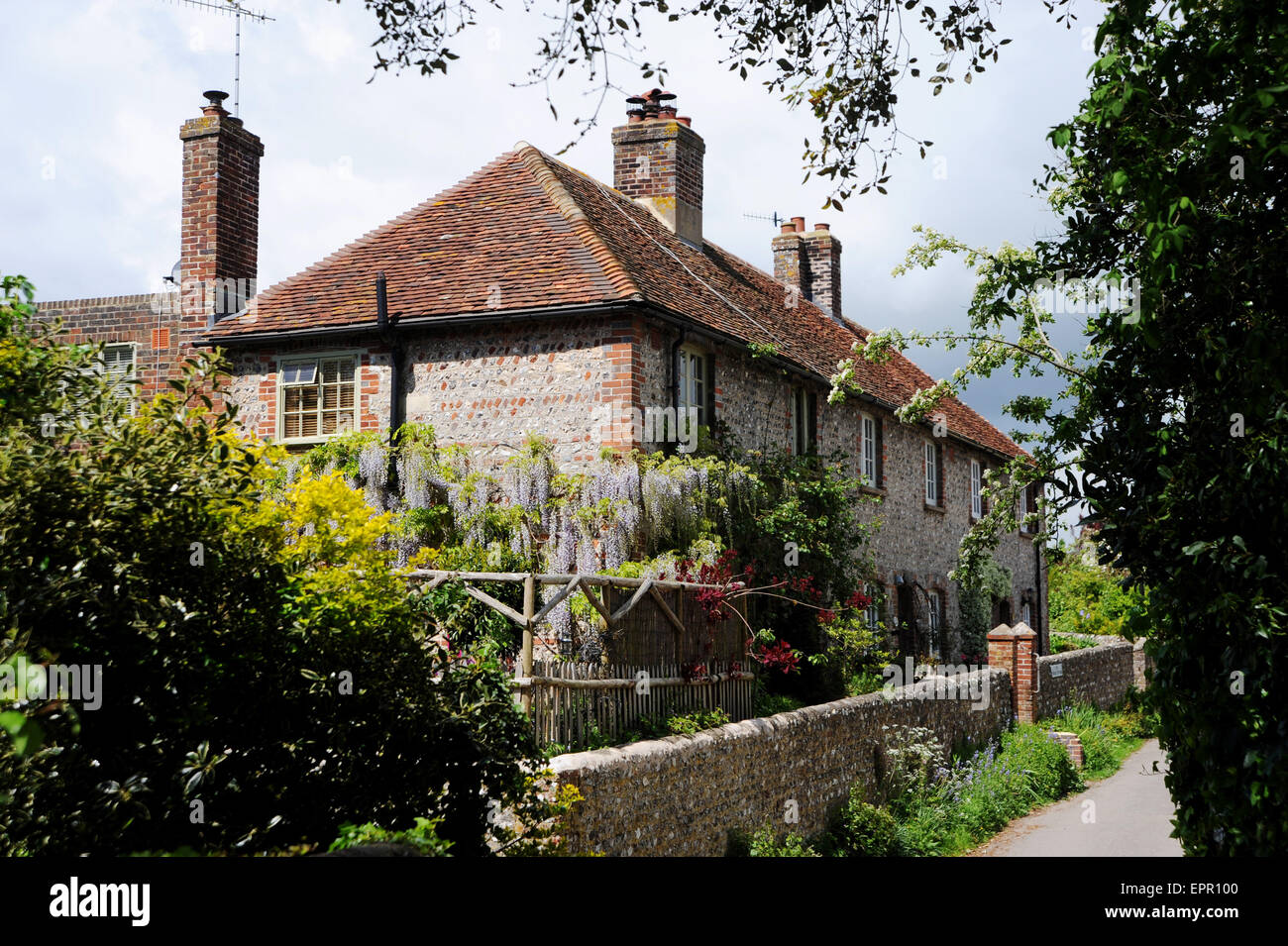 Malerische Feuerstein Hütten im Dorf von Rodmell und Zivilgemeinde in Lewes District East Sussex, England UK Stockfoto