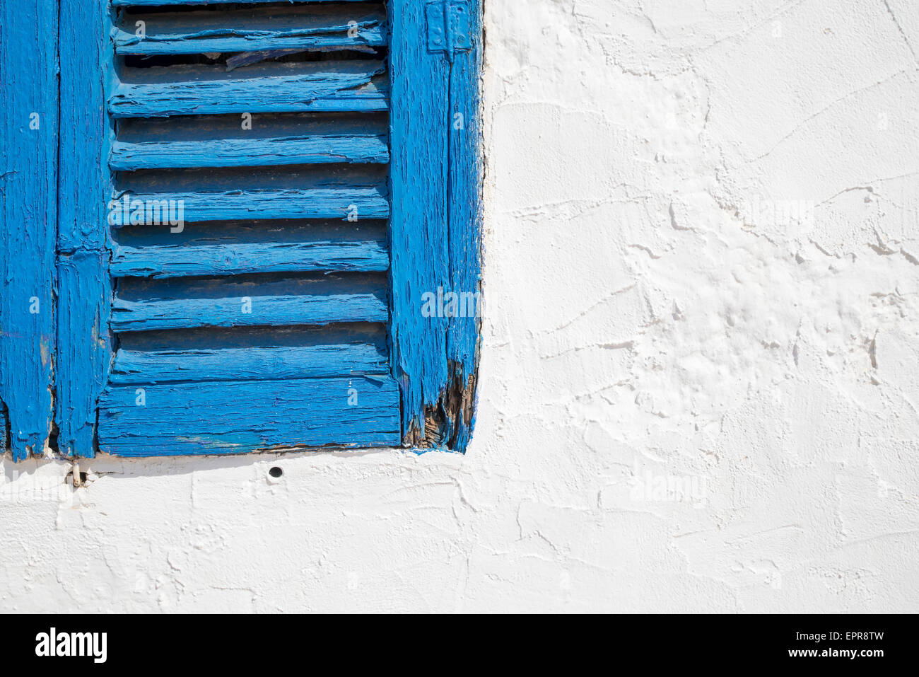 Architektur-Balearen-Ibiza weiße Häuser blaue Fenstern Stockfoto