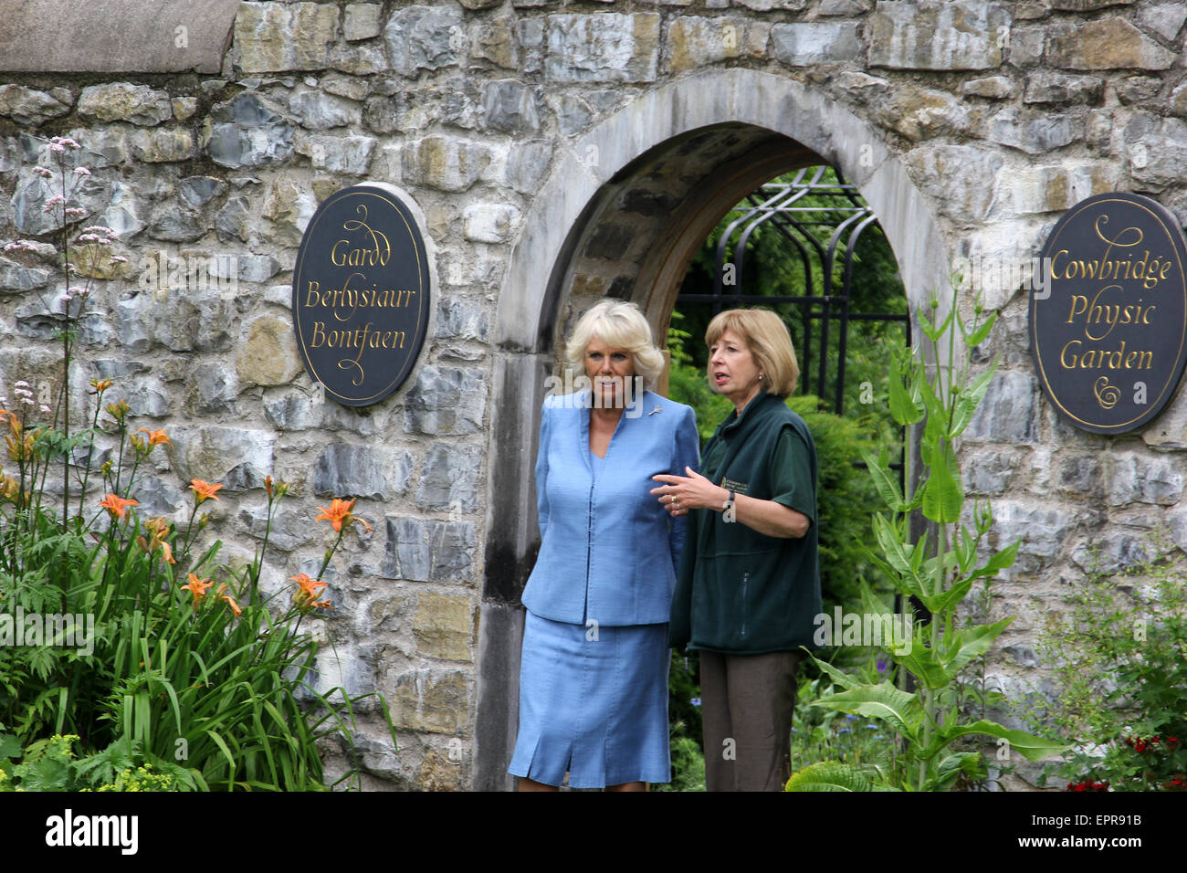 Herzogin von Cornwall bei einem Besuch in der Physic Garden, Cowbridge Stockfoto