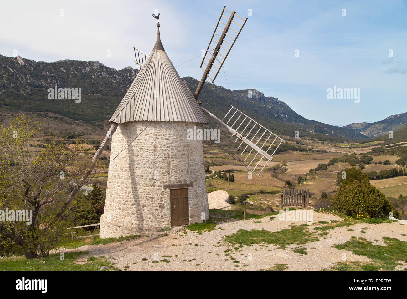 Alte Mühle von Cucugnan, Aude, Languedoc-Roussillon, Frankreich. Stockfoto