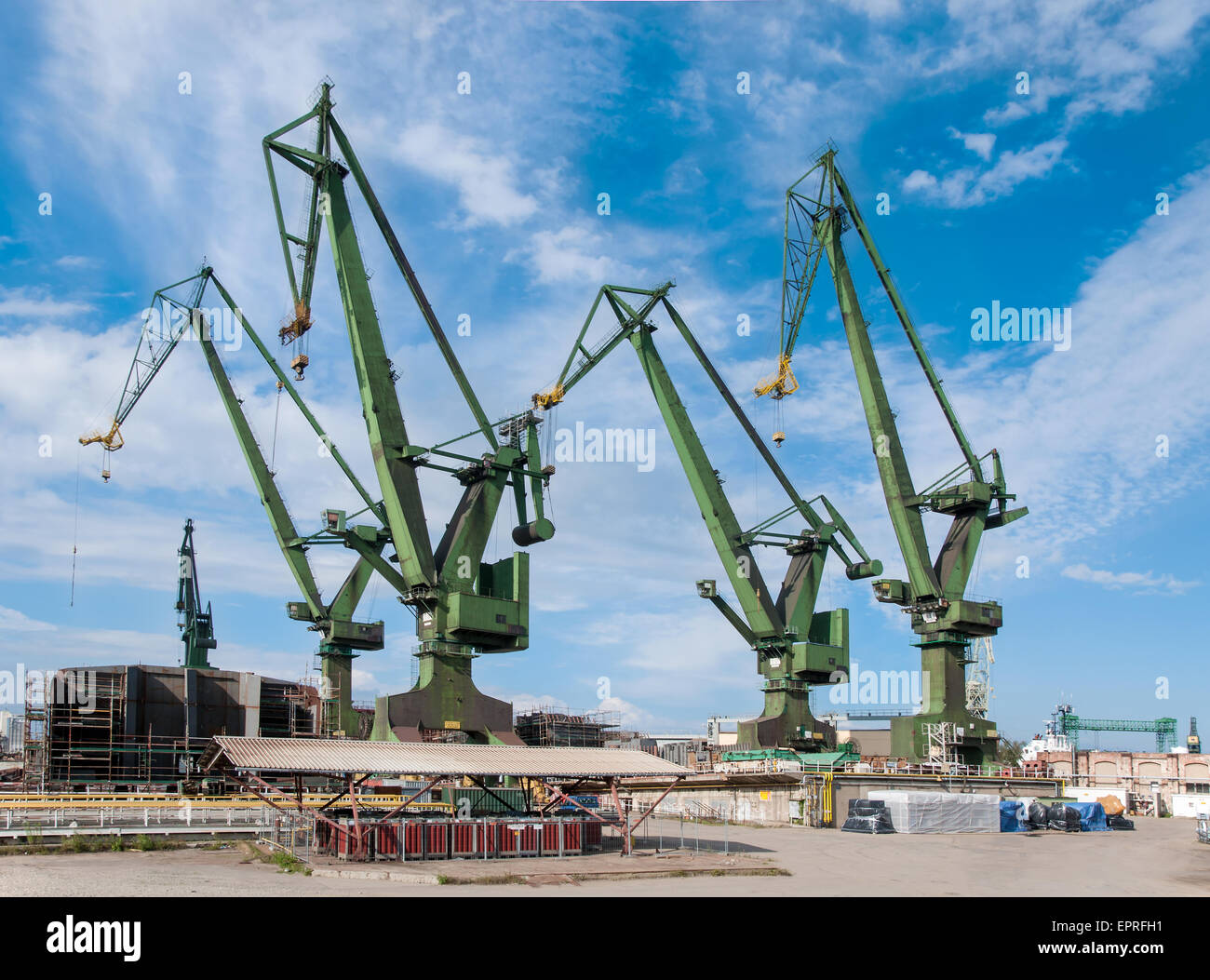 Krane in der Werft in Danzig, wo die Solidarność-Bewegung im Jahr 1980 begann. Stockfoto