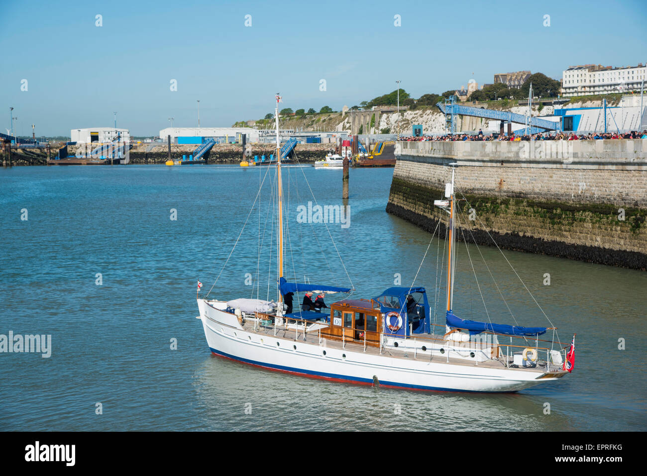 Ramsgate, Kent, UK. 21. Mai 2015. Auxillary Ketsch und Dünkirchen Veteran, Tahilla (zuvor Skylark) verlassen Ramsgate Royal Harbour für Dünkirchen. Bildnachweis: Paul Martin/Alamy Live-Nachrichten Stockfoto