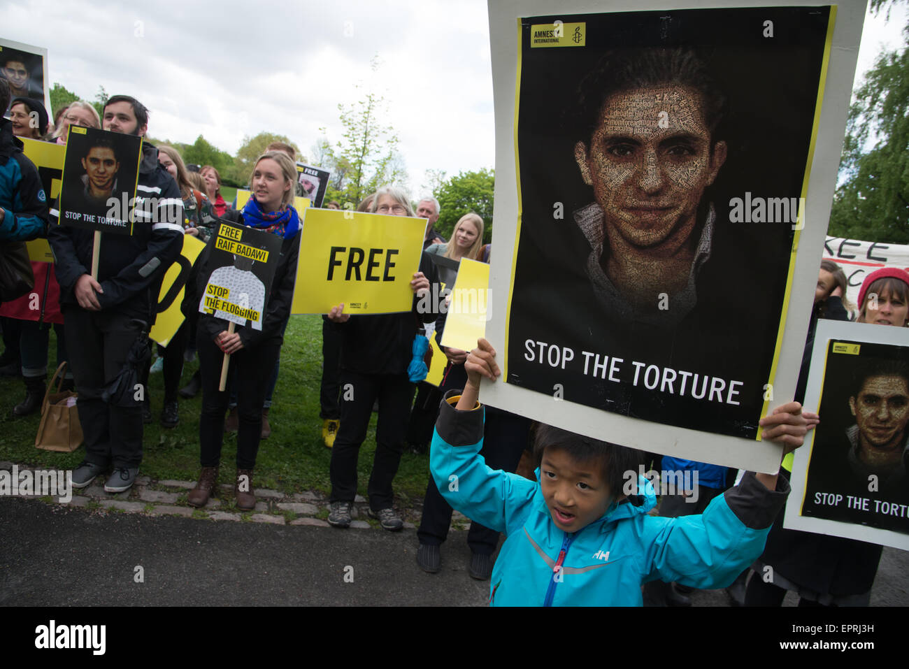 Menschenrechts-Aktivisten protestieren in der Saudi-Arabischen Botschaft in Oslo Aufruf für die Freiheit der Inhaftierten Blogger Raif Badawi. Stockfoto