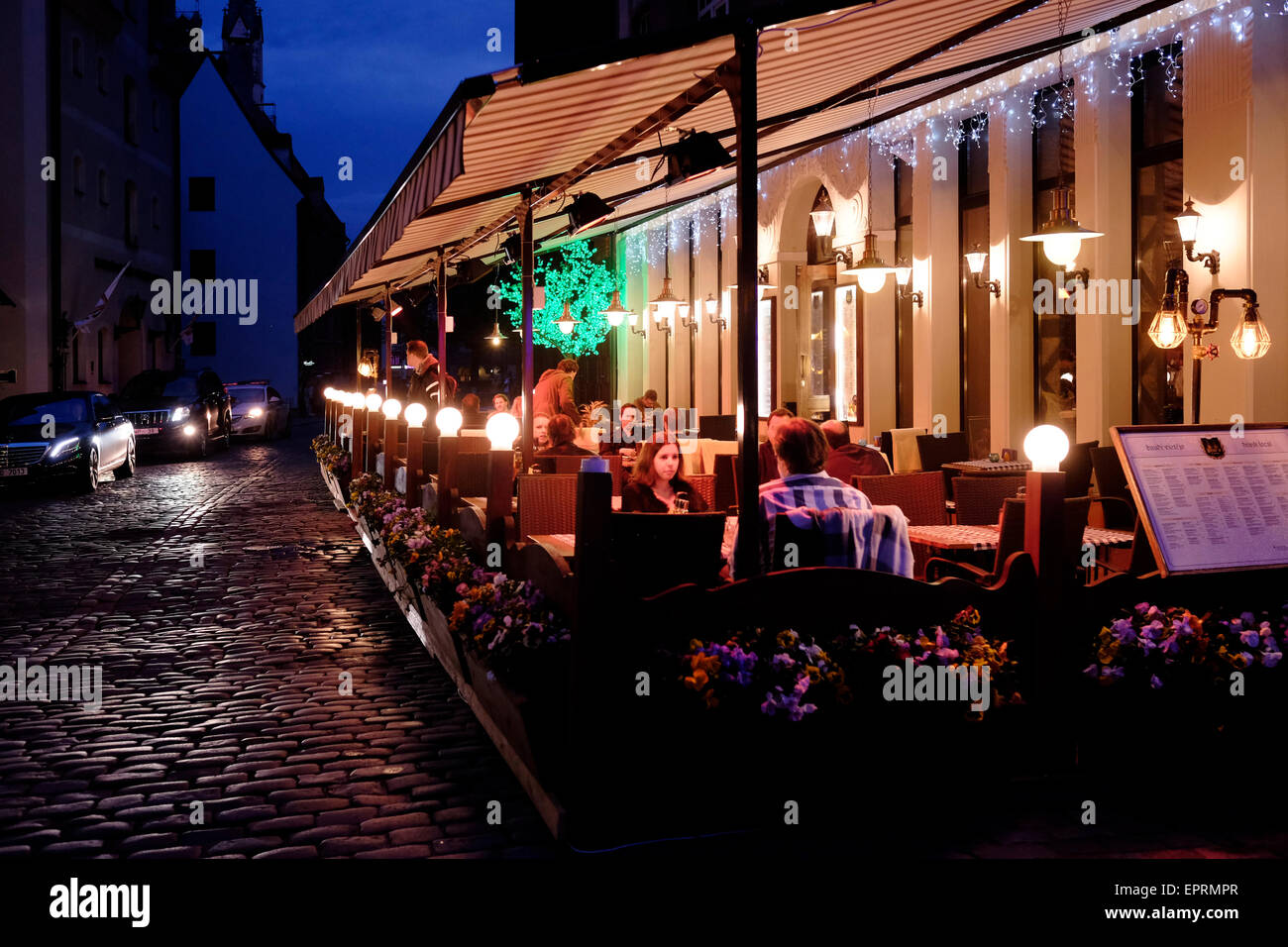 Straßenszene in in Vecriga die alte Stadt Bezirk von Riga Hauptstadt der Republik Lettland Stockfoto