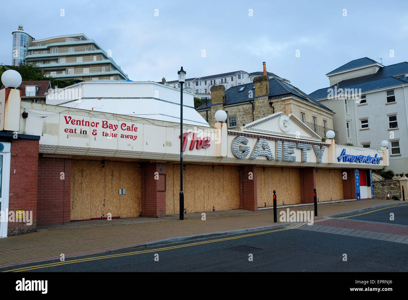 Verlassener Gebäude auf Ventnor direkt am Meer. Isle Of Wight, England. Stockfoto