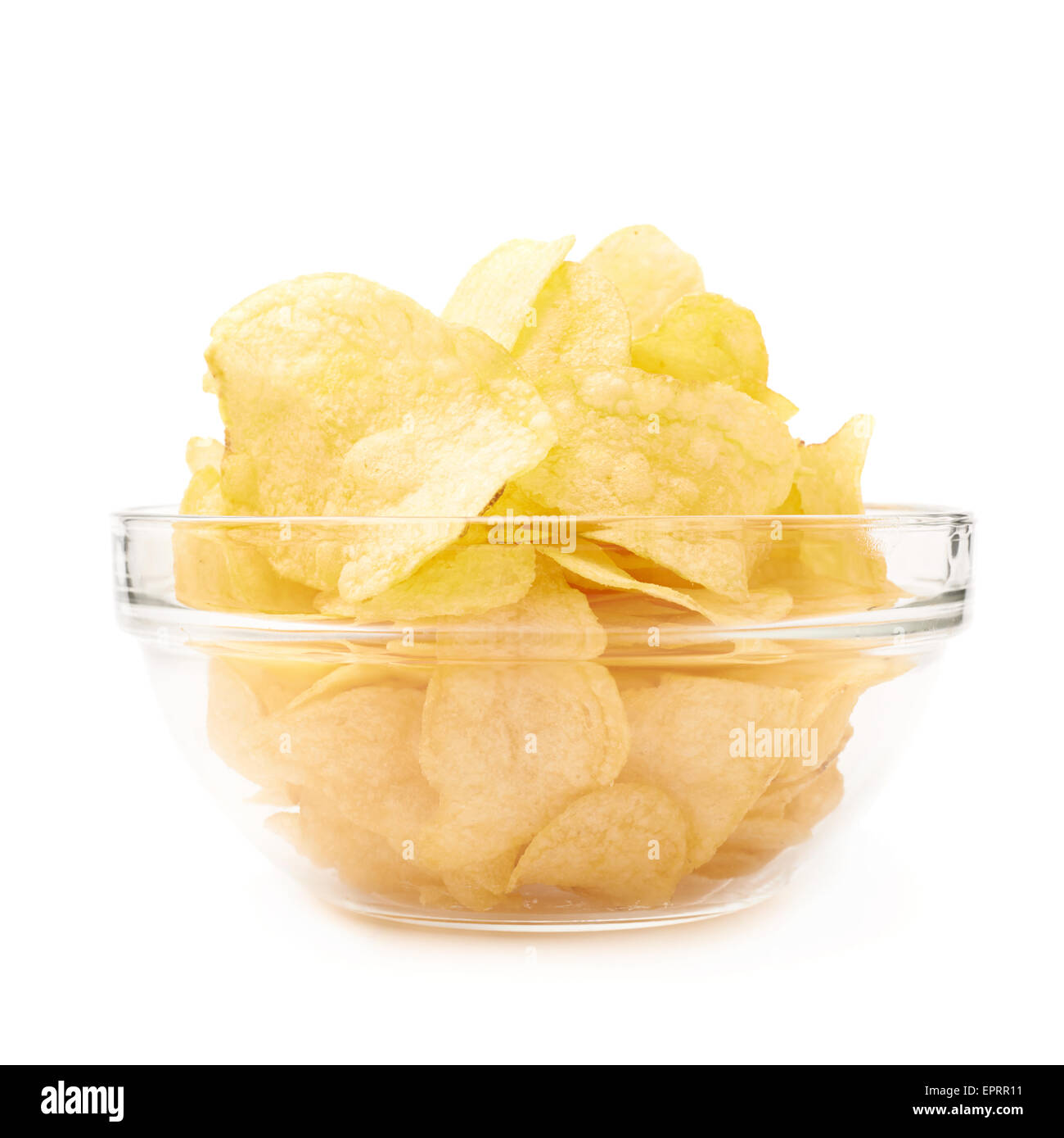Mehreren Kartoffelchips in eine Glasschüssel Stockfoto