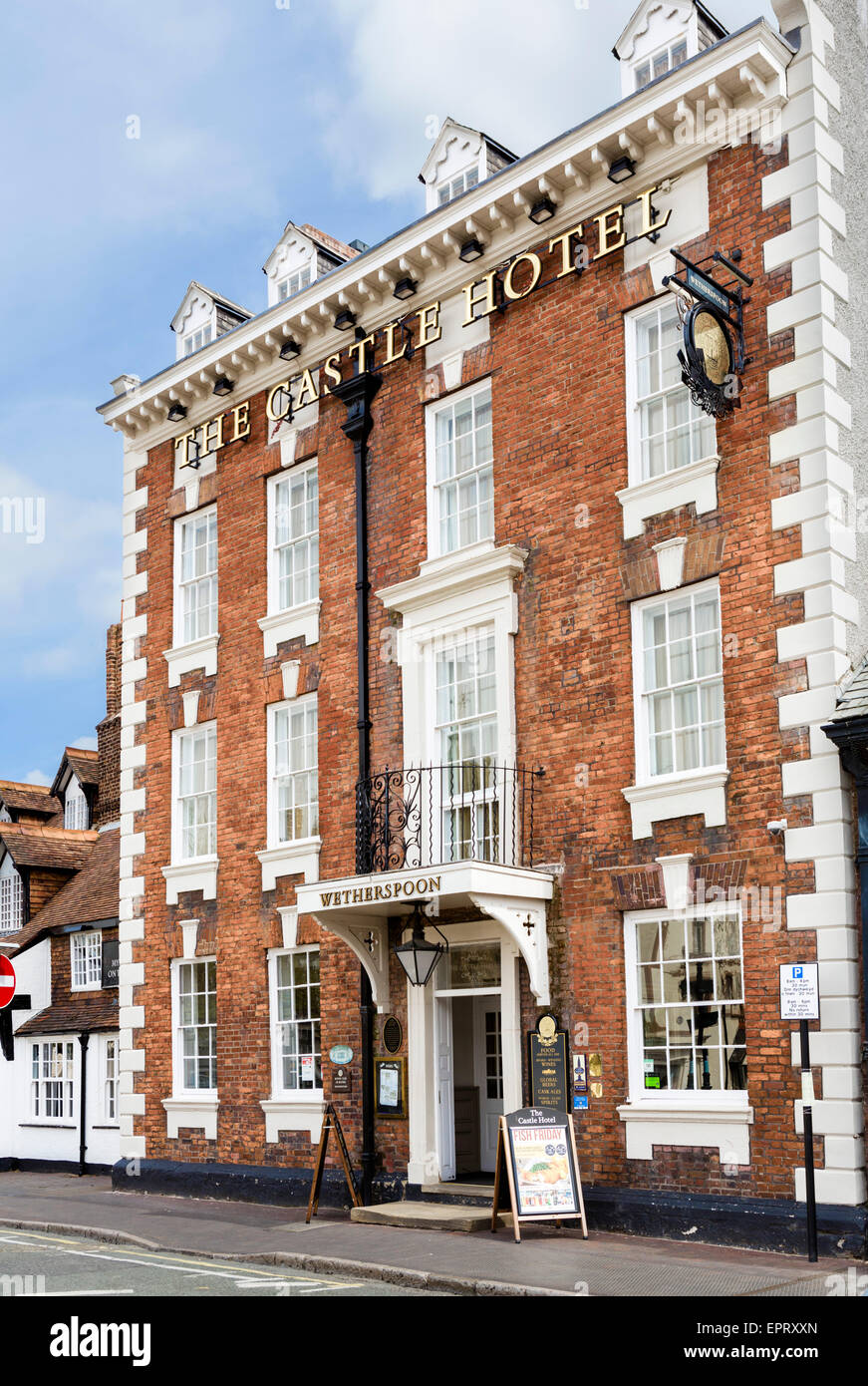 Das Schlosshotel, ein Gasthaus Pub am St Peter es Square im Zentrum von Ruthin Denbighshire, Wales, UK Stockfoto