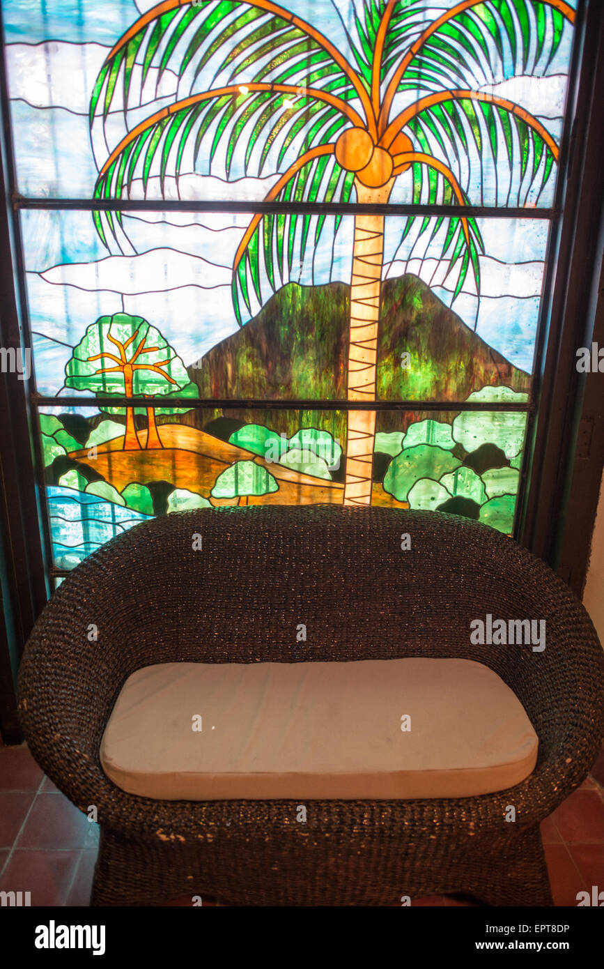 Hotel Casa del Consulado Granada Nicaragua // GRANADA, Nicaragua — das Hotel Casa del Consulado, ein restauriertes Gebäude aus der Kolonialzeit, befindet sich im historischen Zentrum von Granada. Das Boutique-Hotel, das aus einem ehemaligen Konsulat umgebaut wurde, zeigt traditionelle nicaraguanische Architektur und bietet seinen Besuchern eine Mischung aus historischem Charme und modernen Annehmlichkeiten. Stockfoto