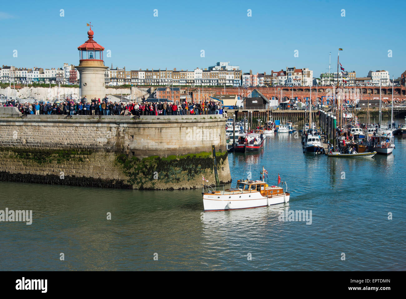 Ramsgate, Kent 21. Mai 2015. Motor Yacht und Dünkirchen Veteran, Mada Ramsgate Royal Harbour für Dünkirchen zu verlassen. Bildnachweis: Paul Martin/Alamy Live-Nachrichten Stockfoto