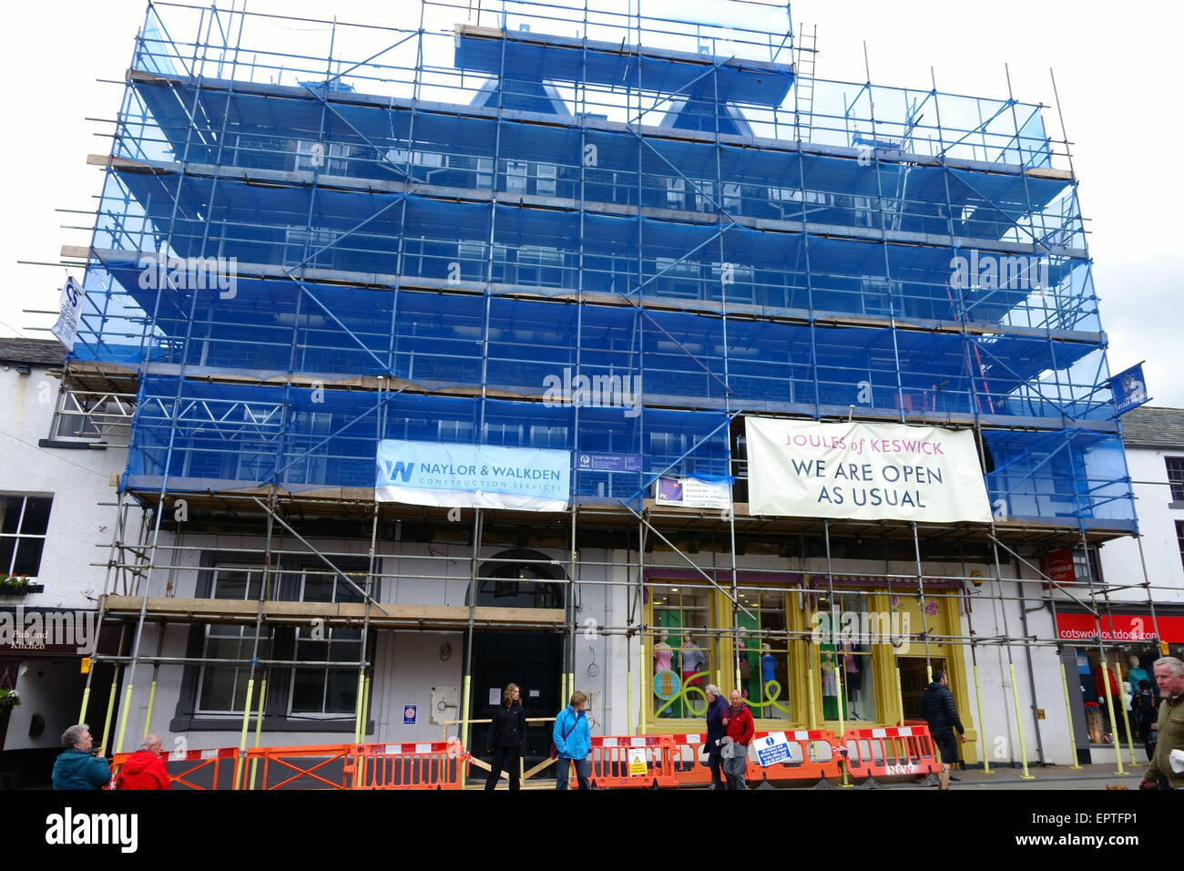 Das Queens Hotel in Keswick unter großen Re flexibles gehen Stockfoto