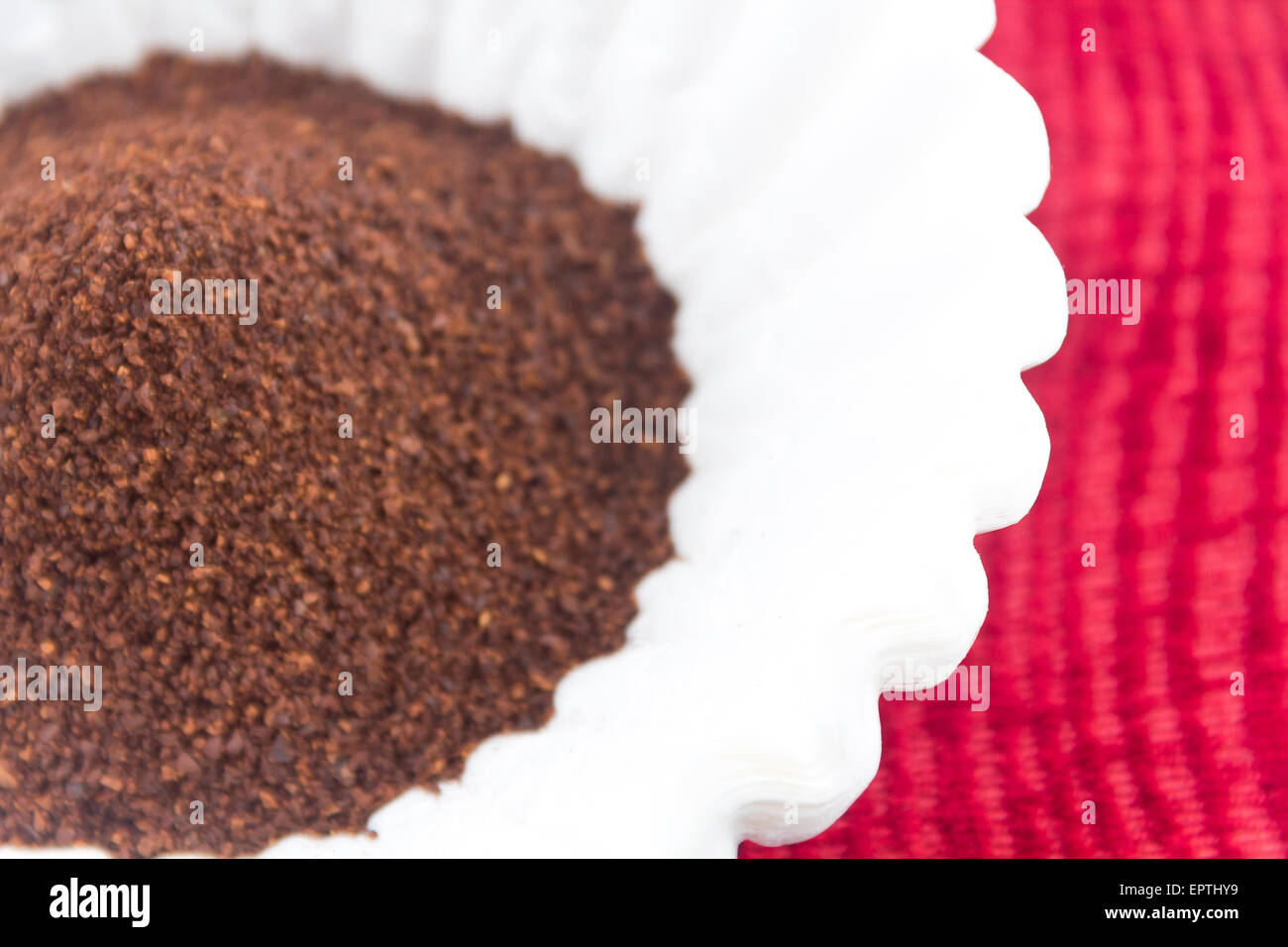 Frischen Kaffeesatz bereit für morgen gebraut werden Ruck Koffein Stockfoto
