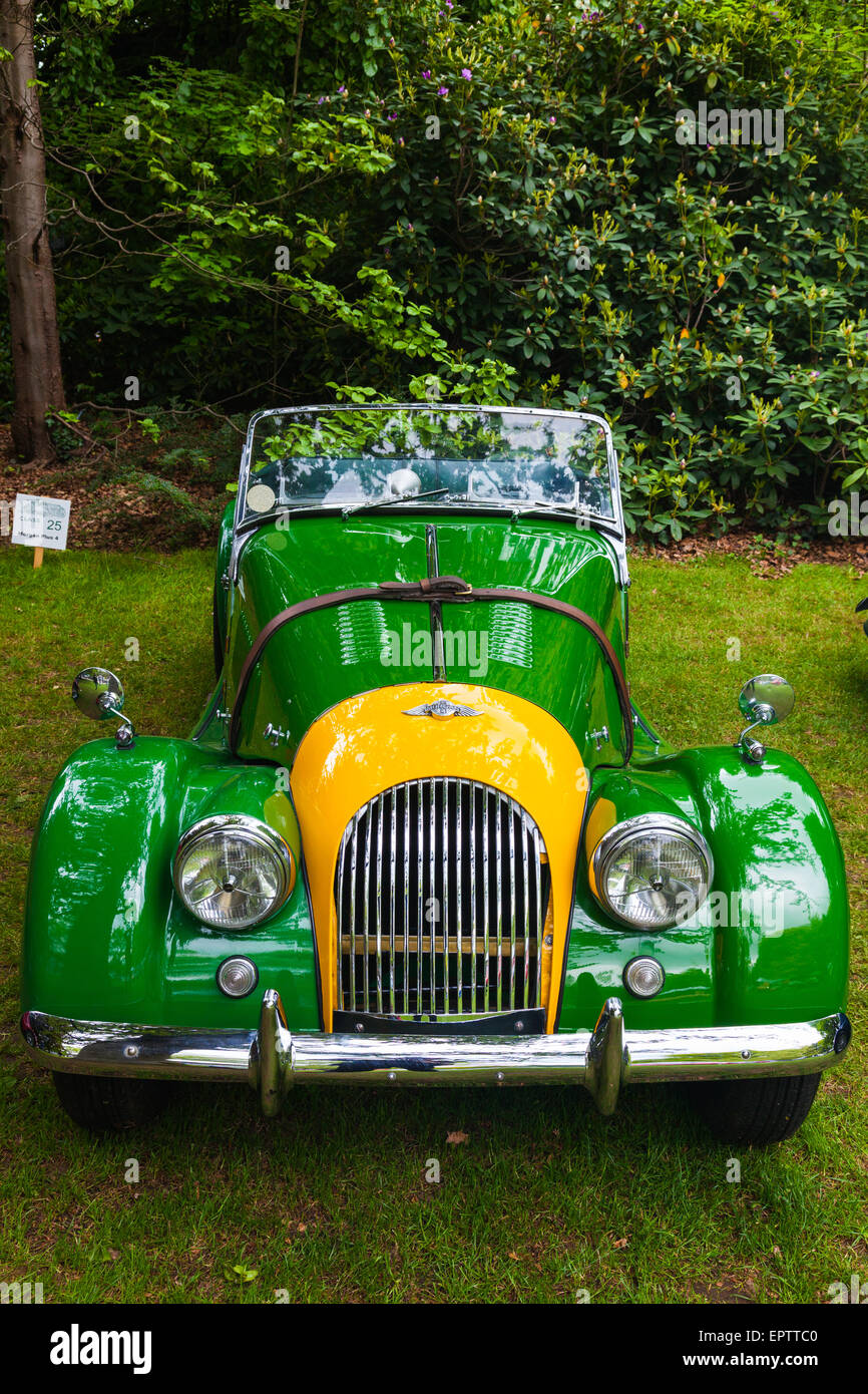 Gelb und grün Morgan Plus 4 britische Sportwagen bei einem Treffen in Vancouver Stockfoto