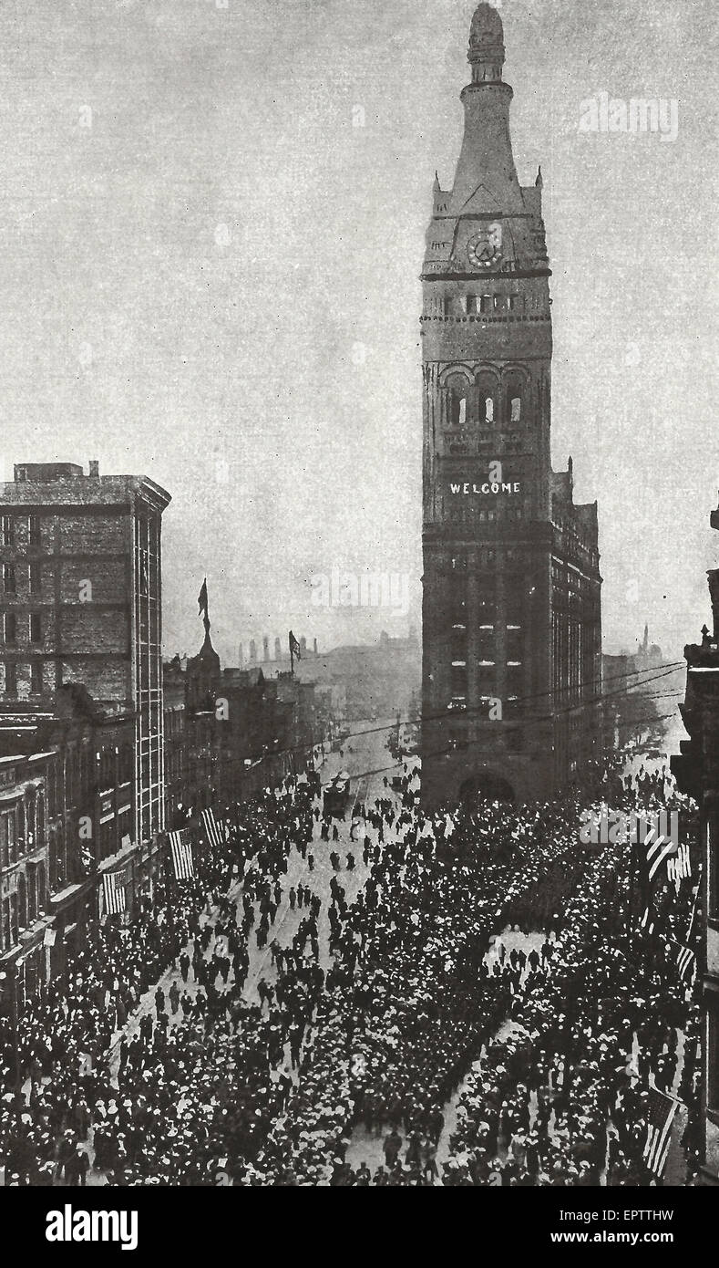 Aus für die Mobilisierung Camp - Wisconsin Infanterie marschieren durch Milwaukee auf dem Weg zum Bahnhof, mobilisiert USA, Weltkrieg Stockfoto