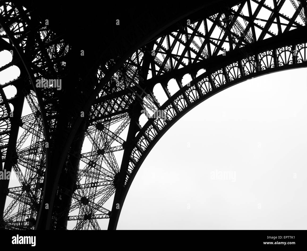 Niedrigen Winkel Blick auf Eiffelturm, Paris, Frankreich Stockfoto