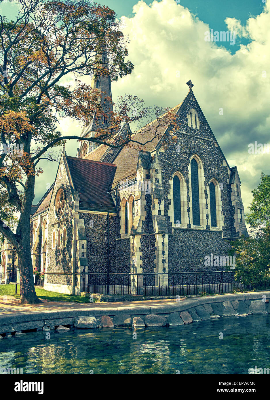 St. Alban-Kirche vor Ort ist oft bezeichnet als die englische Kirche, die anglikanische Kirche in Kopenhagen, Dänemark. Alten Stil Film t Stockfoto