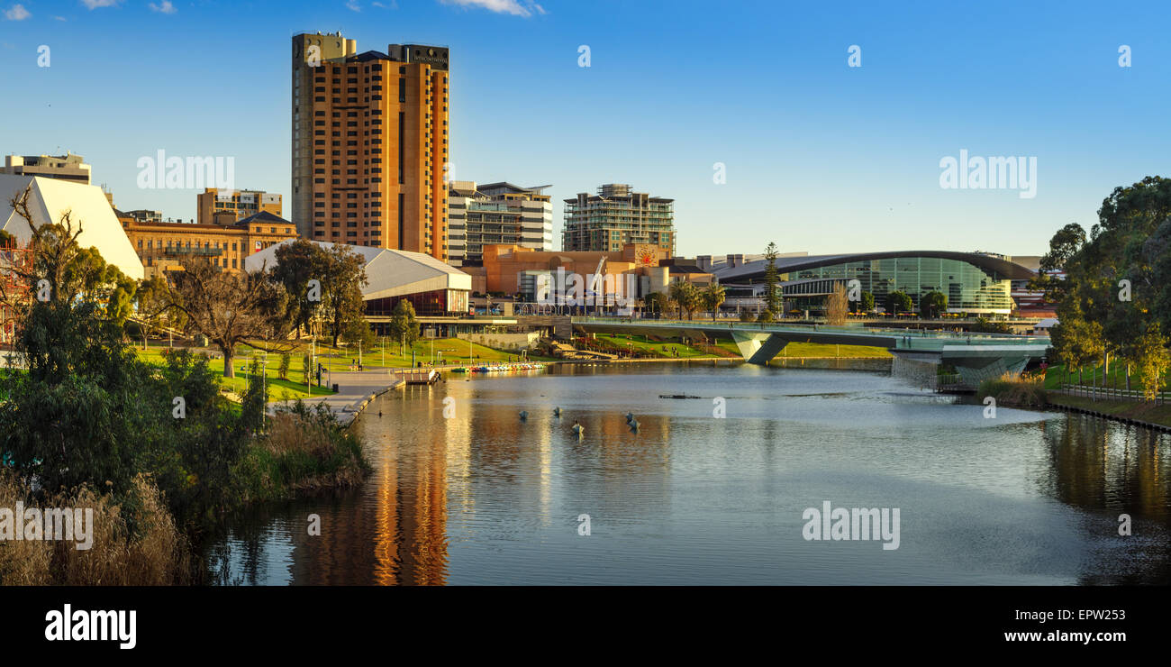 Adelaide City. Blick auf die Stadt am River Torrens. SA, Australien Stockfoto