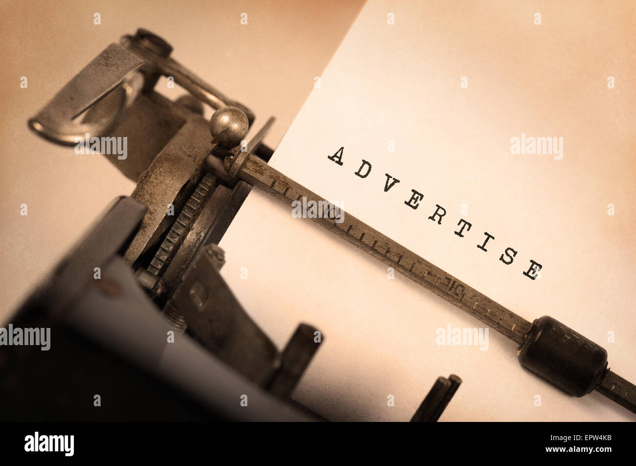 Vintage Inschrift gemacht mit der alten Schreibmaschine, werben Stockfoto