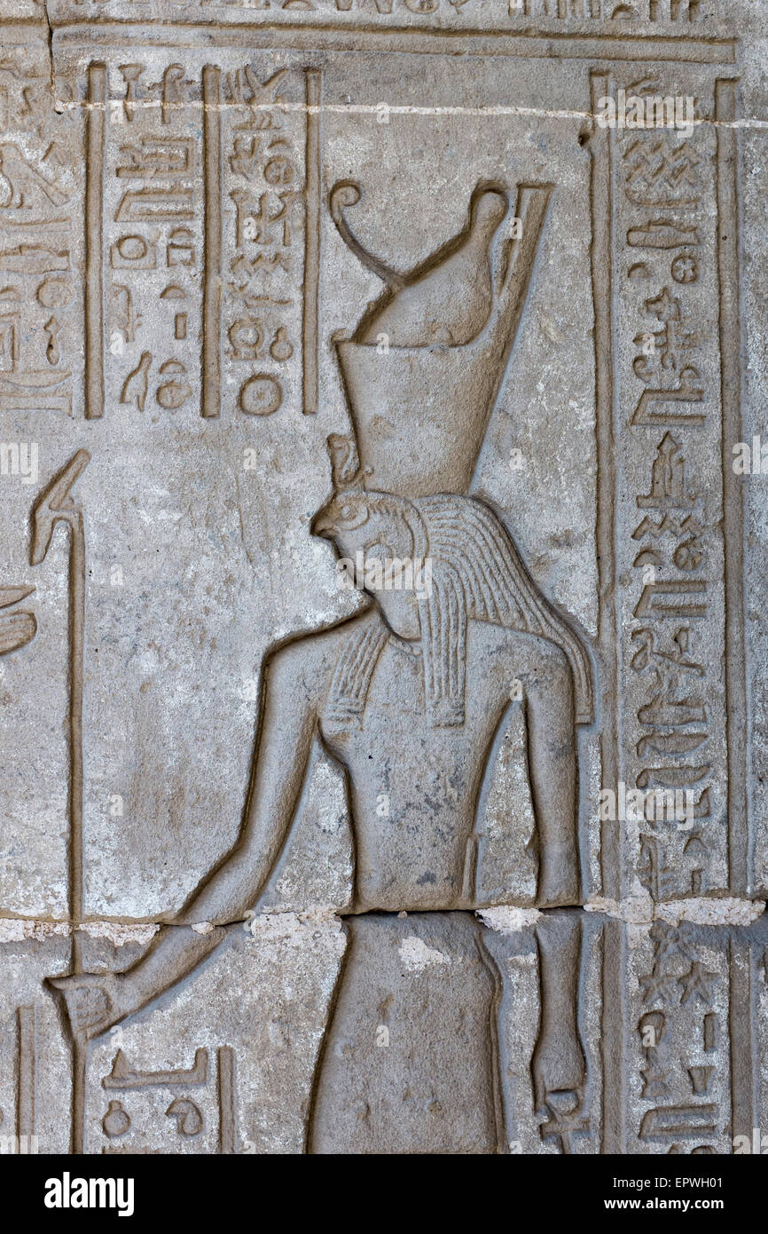 Heiroglyphic Panel an der Wand des Mamisi, das Geburtshaus von Horus, Sohn von Isis und Osiris. Dendera Tempel, Ägypten Stockfoto