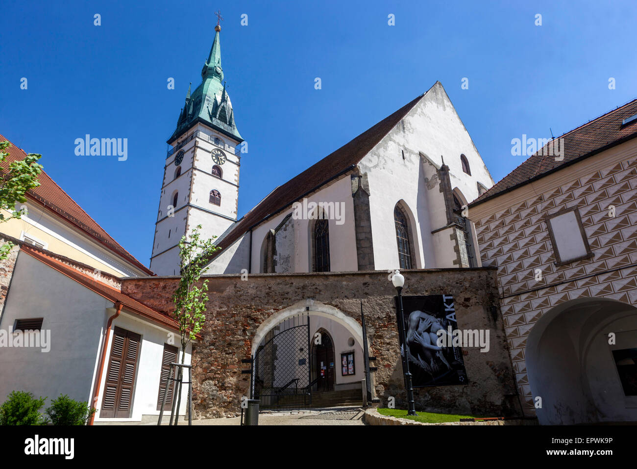 Historischen alten Stadt von Jindrichuv Hradec, Süd-Böhmen, Tschechische Republik, Kirche der Himmelfahrt der Jungfrau Maria Stockfoto