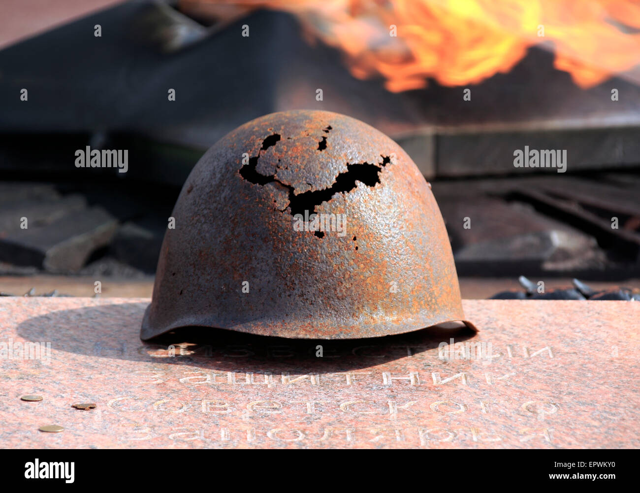 Ewige Flamme am Aljoscha Denkmal für die Verteidiger der sowjetischen Arktis während der großen Vaterländischen Krieges, Murmansk, Russland Stockfoto