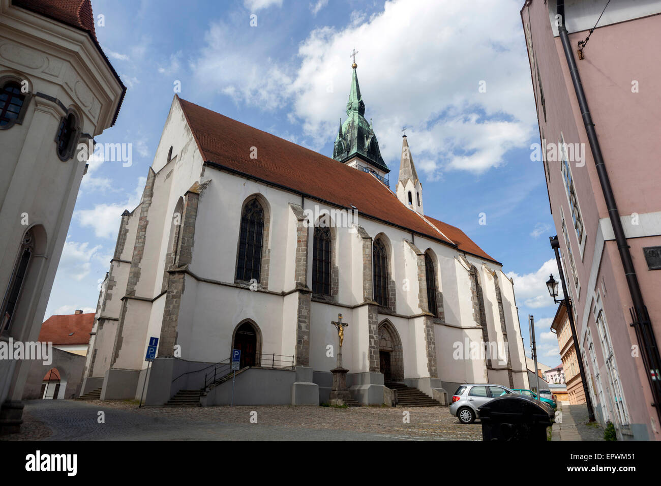 Historischen alten Stadt von Jindrichuv Hradec, Süd-Böhmen, Tschechische Republik, Kirche der Himmelfahrt der Jungfrau Maria Stockfoto