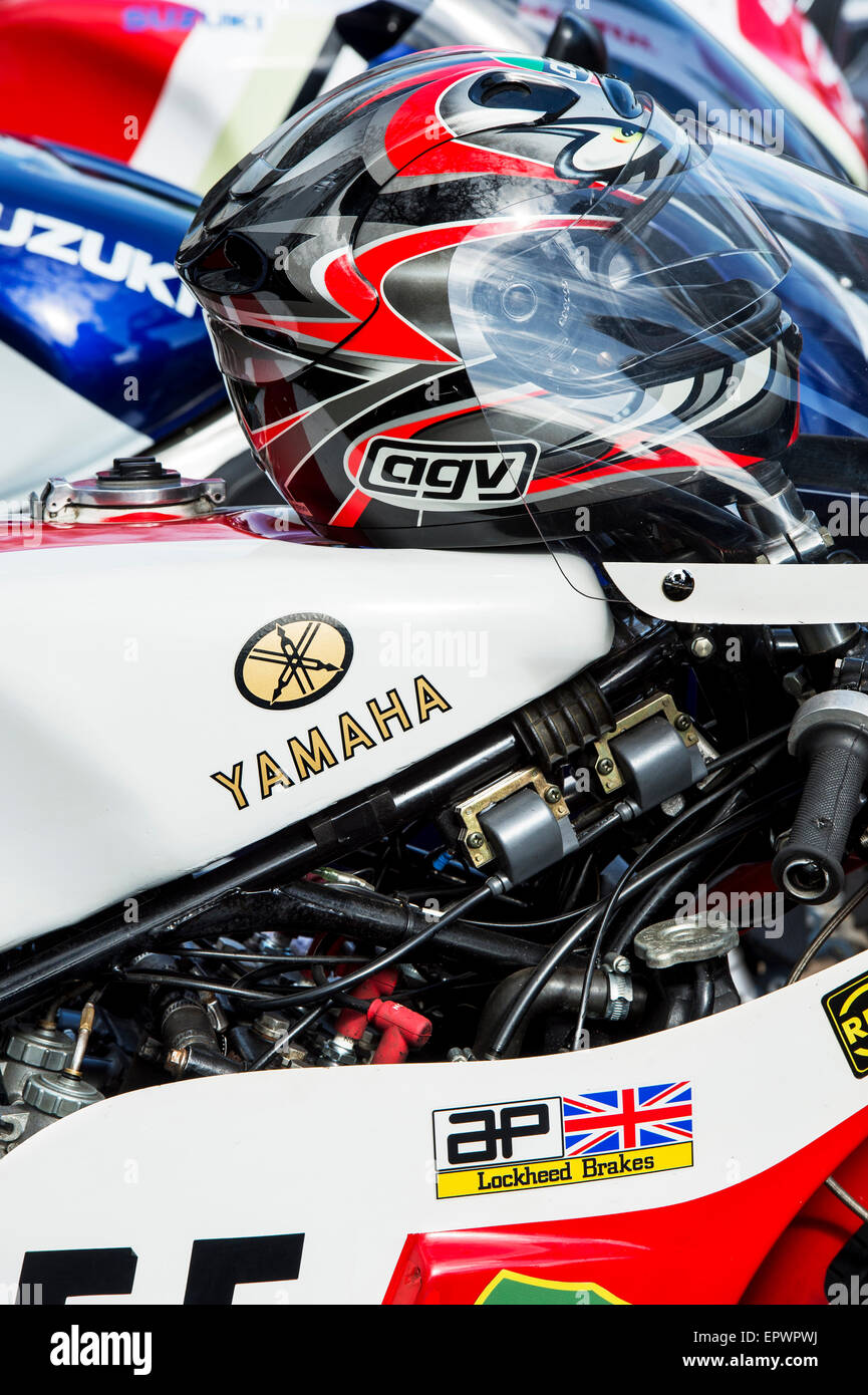 Yamaha und Helm. Sport-Motorrad-detail Stockfoto