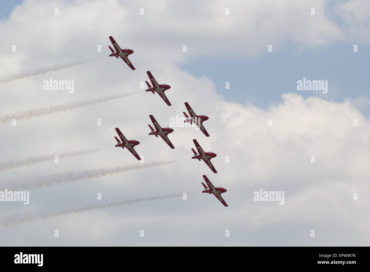 Canadian Air Force "Snowbirds" führen in die CT-114-TutorInnen an der Great New England Air Show, Westover Air Reserve Base, Masse Stockfoto