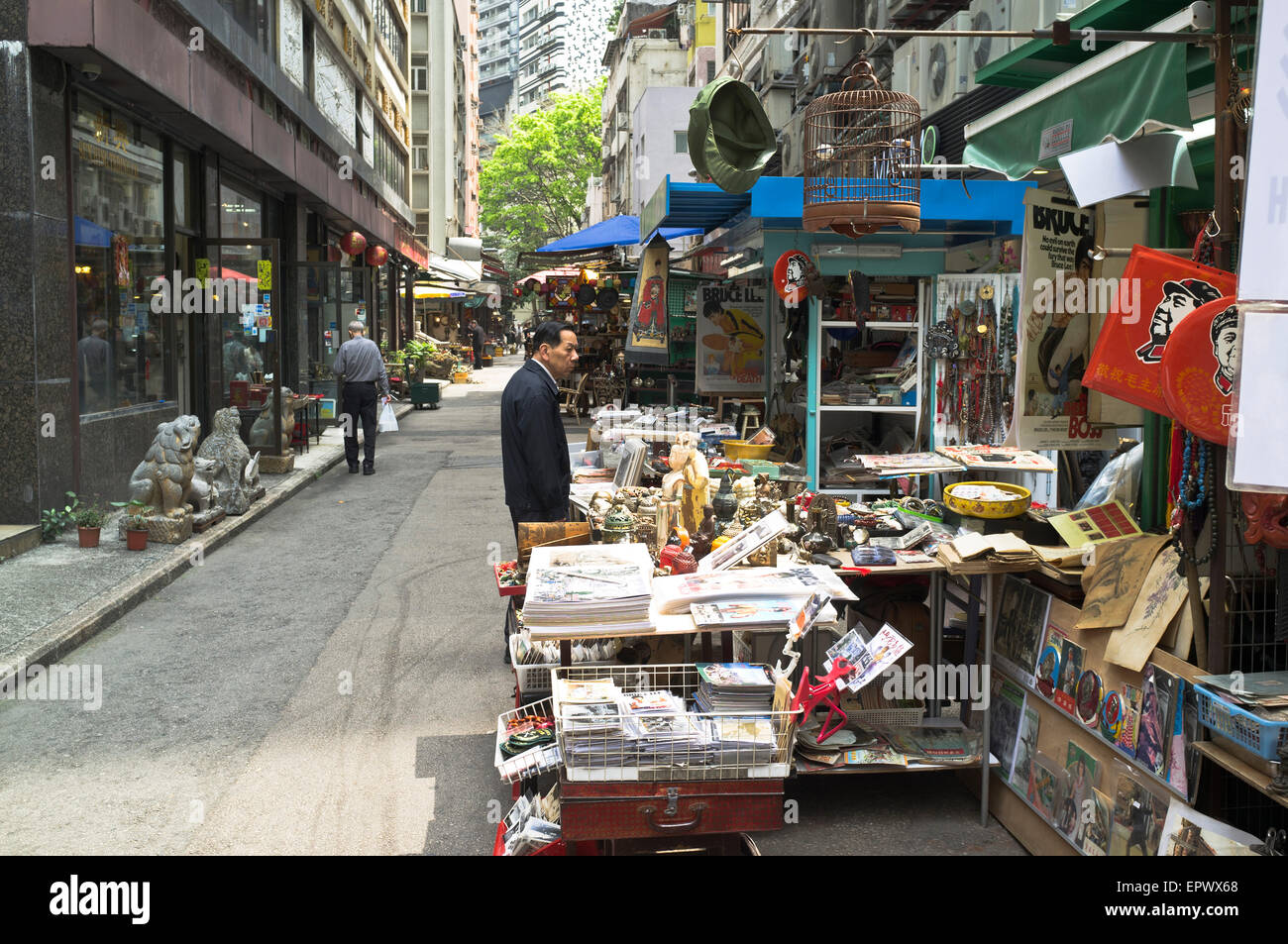 Dh Upper Lascar Row Sheung Wan in Hongkong chinesische Antiquitäten Straße stall Cat Street Antique Market Stockfoto