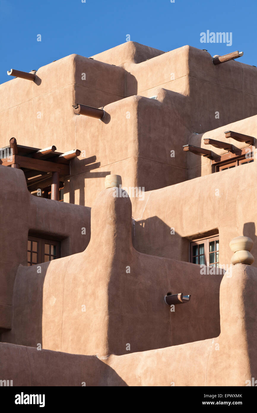 Adobe-Baustil des Loretto-Inn in Santa Fe, New Mexico, USA. Stockfoto