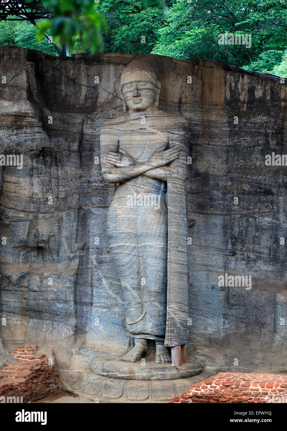 Stehende Buddha Figur, Gal Viharaya, UNESCO-Weltkulturerbe, die antike Stadt Polonnaruwa, Sri Lanka Stockfoto
