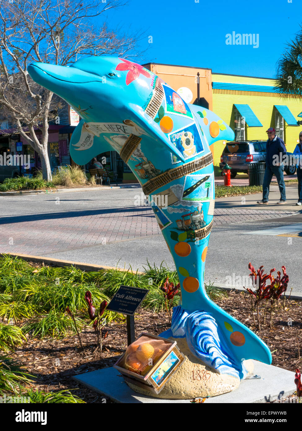 Kitschige 5' hoch Fiberglas helle Aqua Dolphin Yard Art, Florida, USA Stockfoto