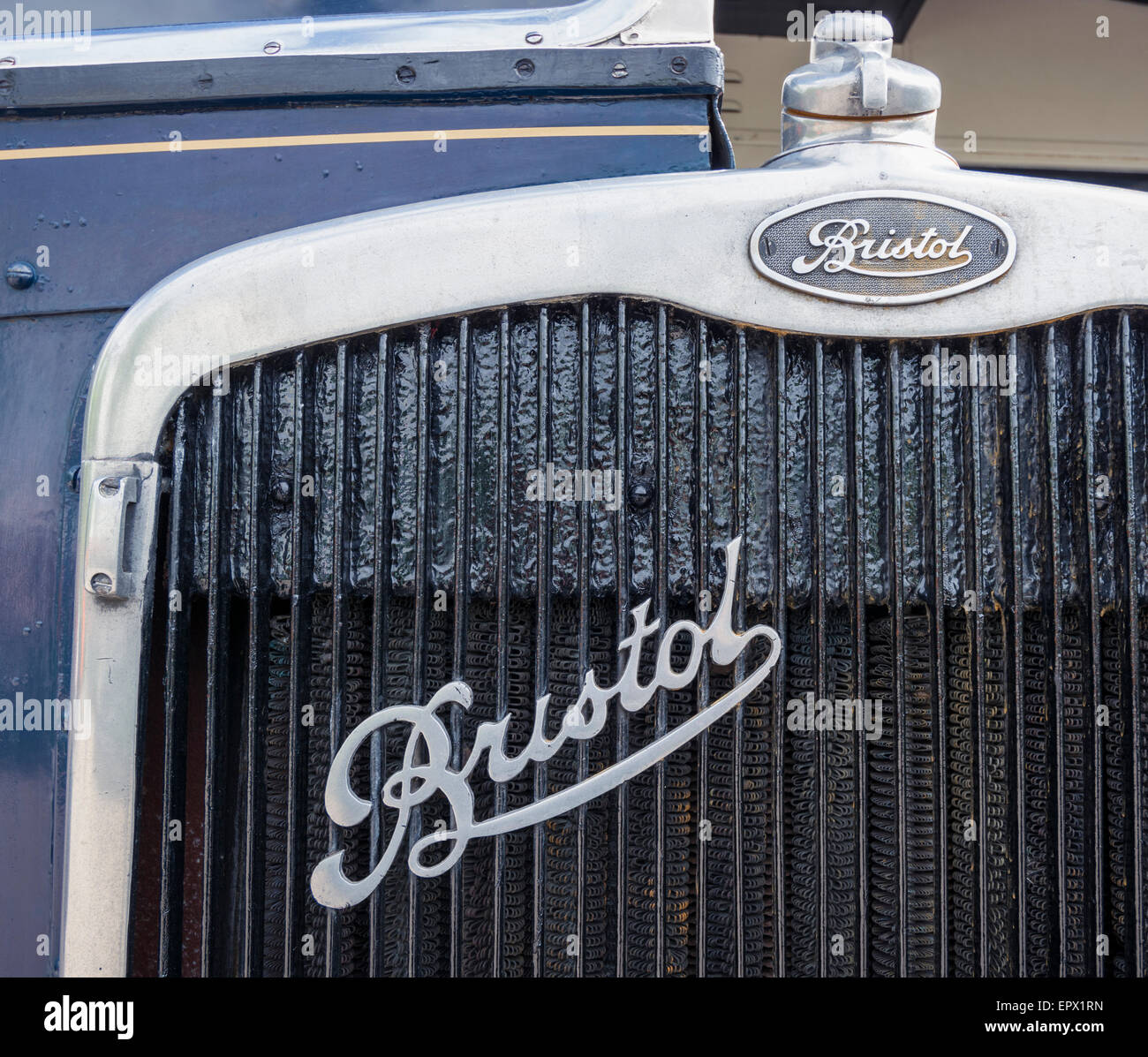 Detail von der Vorderseite des Bristol Bus im Laufschritt und Kundgebung am historischen Harbourside Bristols. Stockfoto