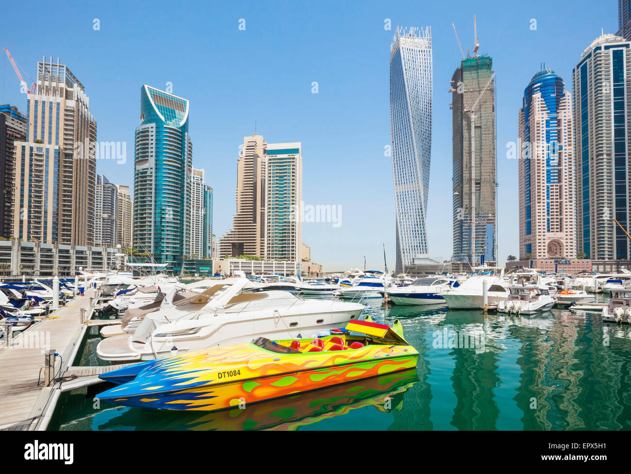 Yachten in Dubai Marina, Dubai-City, Vereinigte Arabische Emirate, Vereinigte Arabische Emirate, Naher Osten Stockfoto