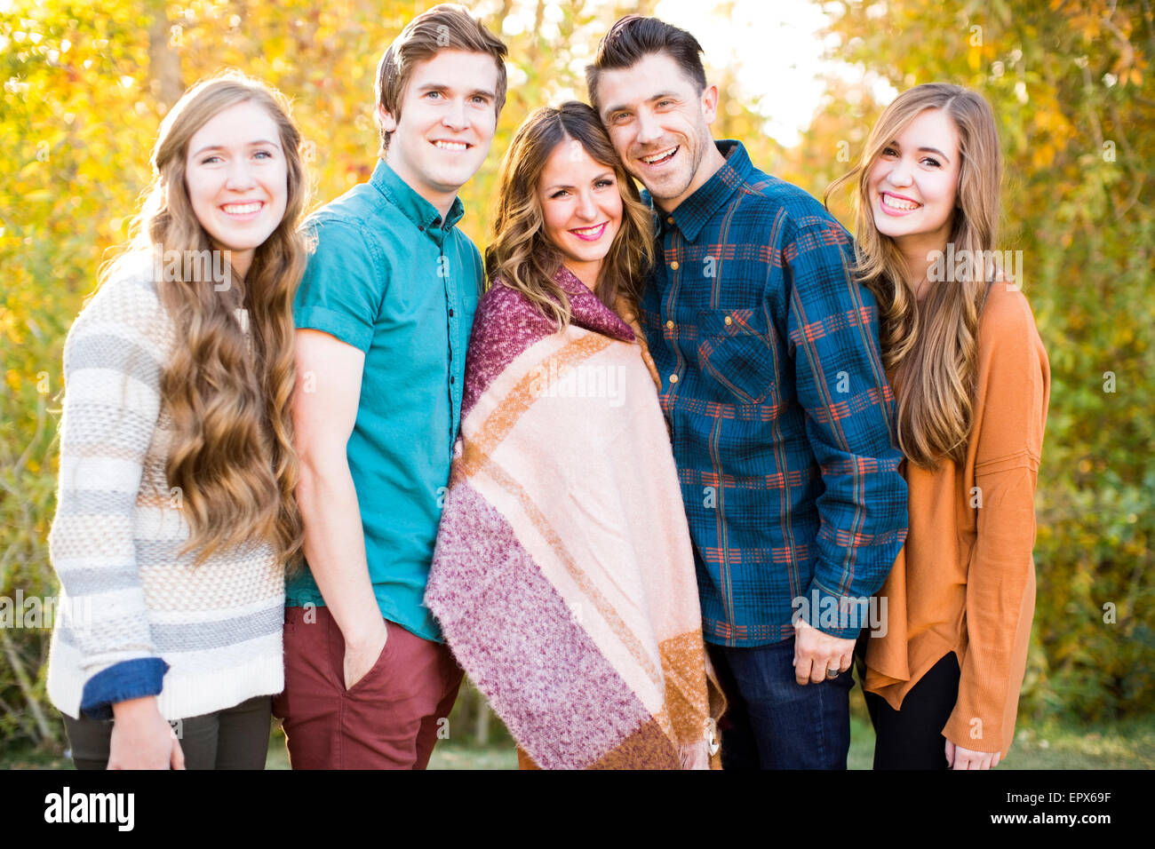 Porträt von fünf lächelnden Freunde Stockfoto