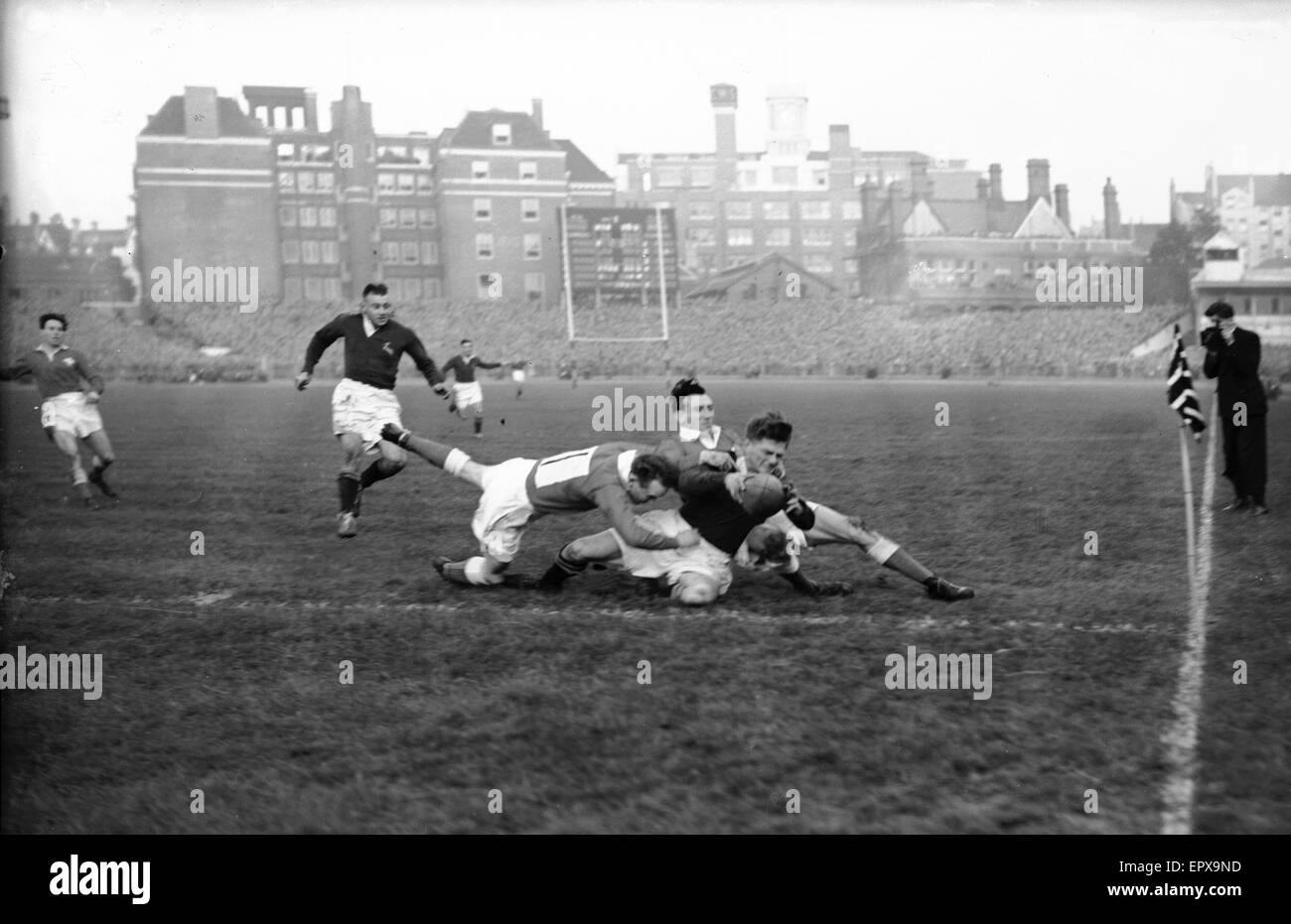 Aktion von Wales V Südafrika Testspiel in Cardiff Arms Park. Südafrika gewann das Match 6 Punkte, 3. 22. Dezember 1951 Stockfoto